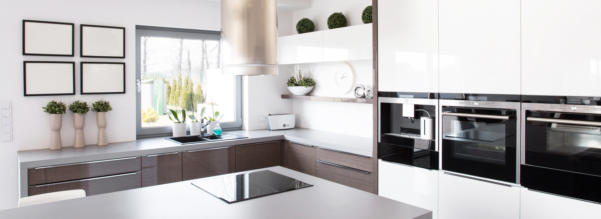 <small>PROJEKT I WYKONANIE</small>KUCHNIE NA KAŻDĄ KIESZEŃ